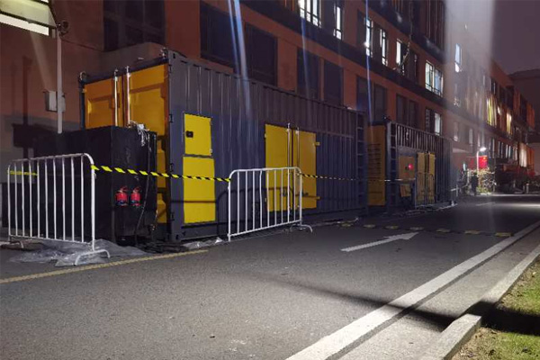 恩阳柴油发电机组的输出电压是如何调节的？