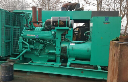 恩阳发电机组如何判断水冷式机油散热器内部是否需要清洗？